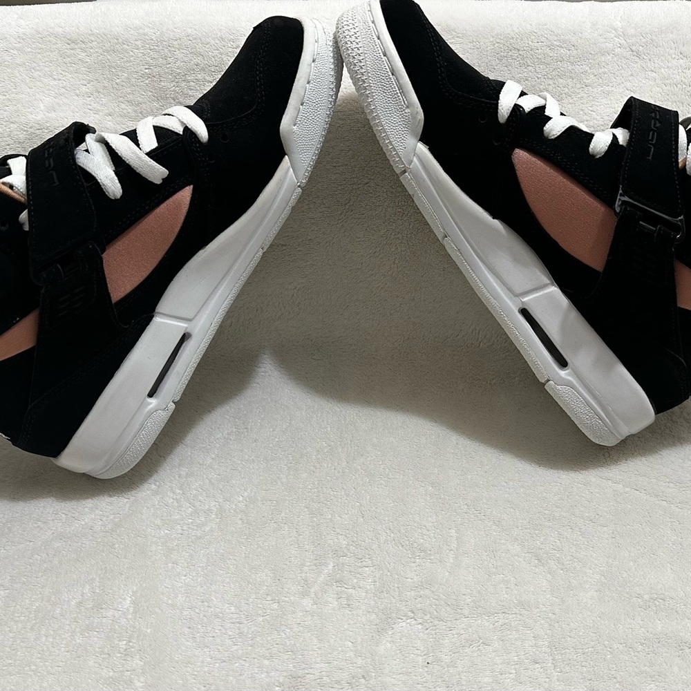 Jordan Flight 45 Women’s/Youth 8/6.5 Y Black/Rose Gold/White NEW!!!!
